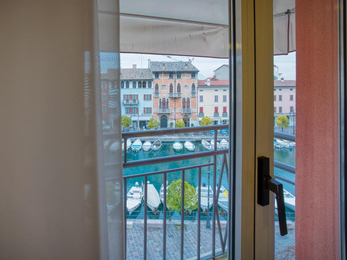 Hotel Piroscafo เดเซนซาโนเดลการ์ดา ภายนอก รูปภาพ