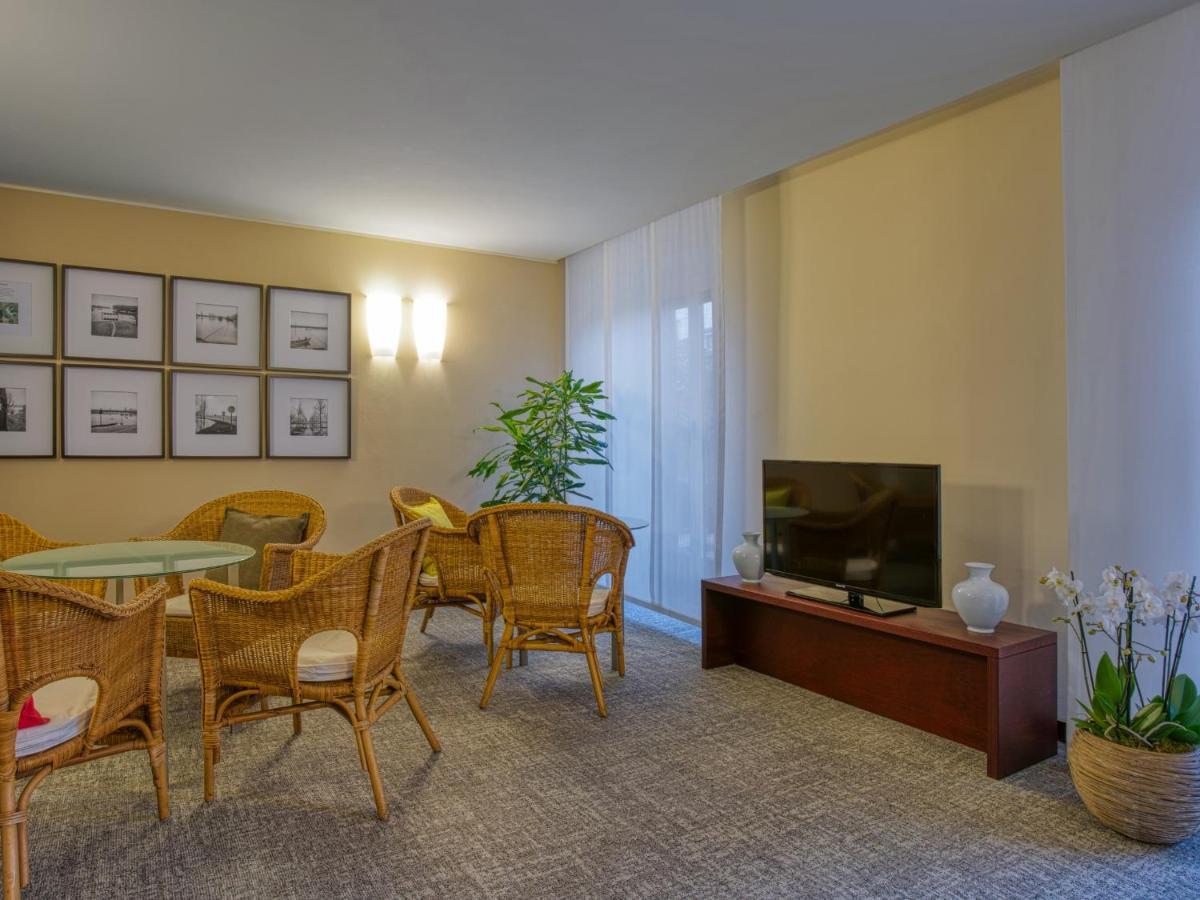 Hotel Piroscafo เดเซนซาโนเดลการ์ดา ภายนอก รูปภาพ