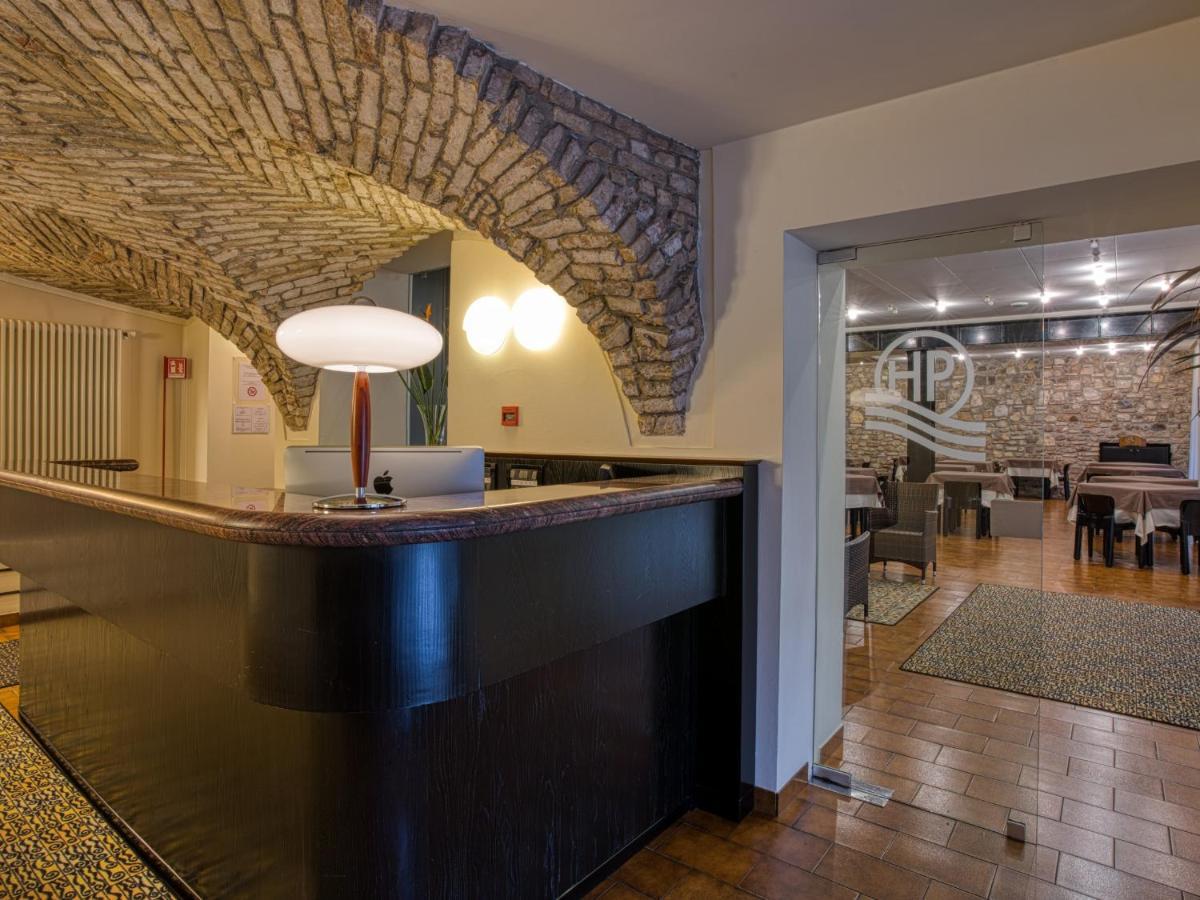Hotel Piroscafo เดเซนซาโนเดลการ์ดา ภายนอก รูปภาพ