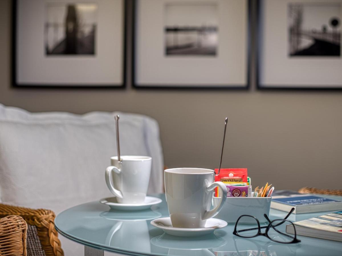 Hotel Piroscafo เดเซนซาโนเดลการ์ดา ภายนอก รูปภาพ