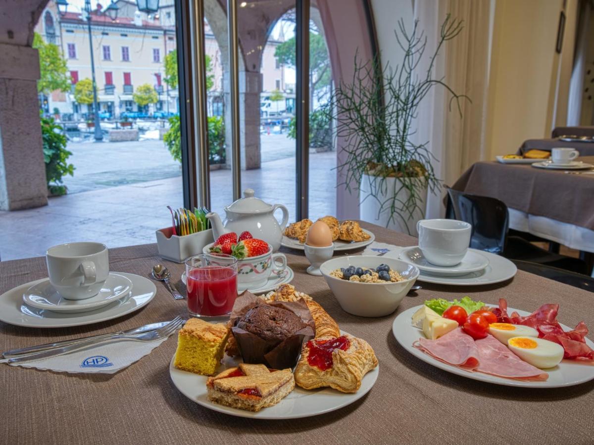 Hotel Piroscafo เดเซนซาโนเดลการ์ดา ภายนอก รูปภาพ
