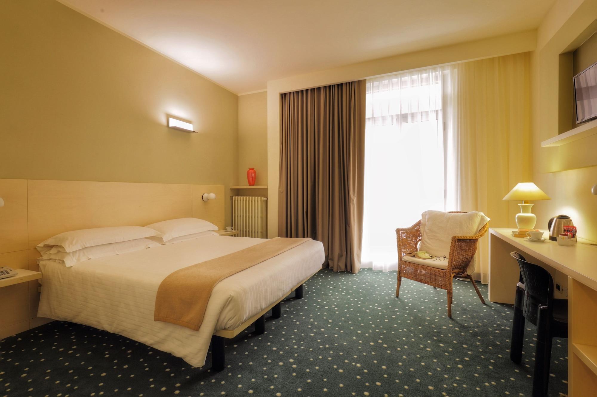 Hotel Piroscafo เดเซนซาโนเดลการ์ดา ภายนอก รูปภาพ