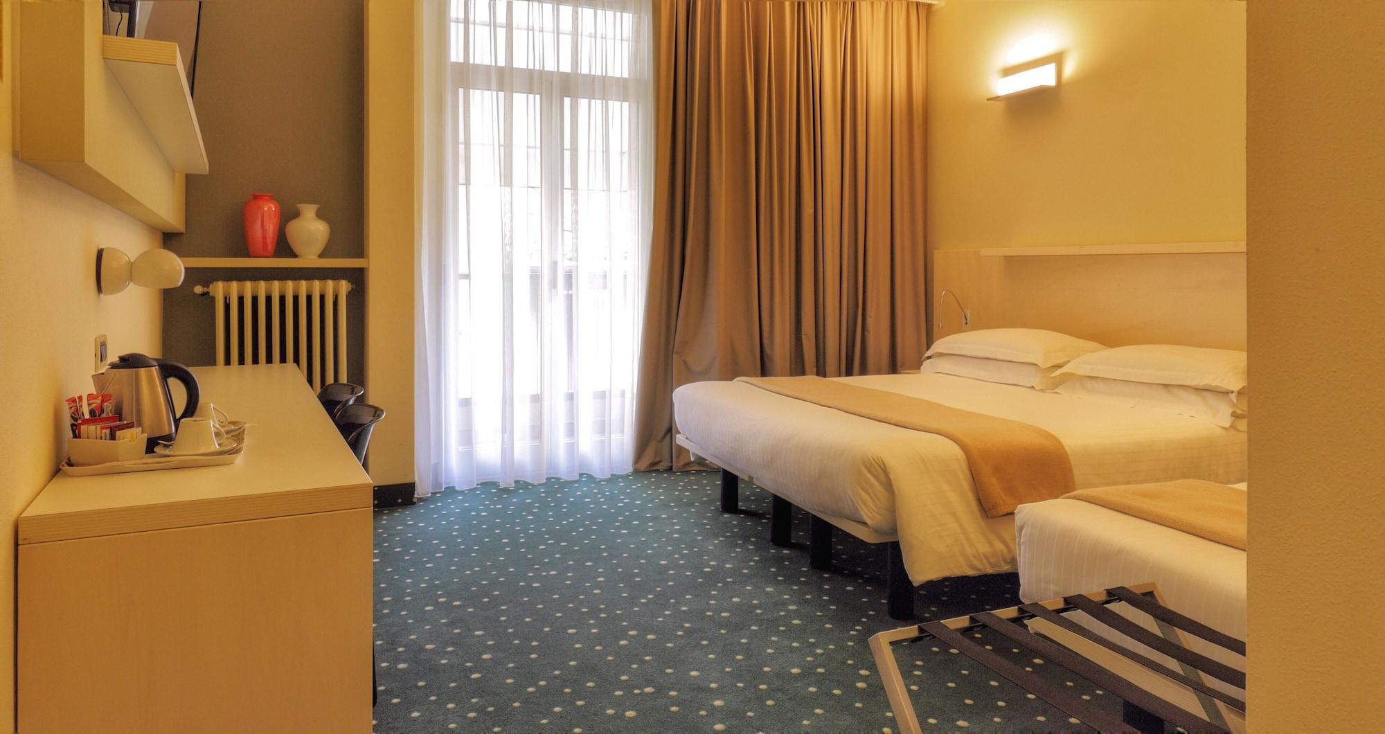 Hotel Piroscafo เดเซนซาโนเดลการ์ดา ภายนอก รูปภาพ