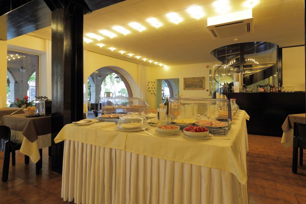 Hotel Piroscafo เดเซนซาโนเดลการ์ดา ภายนอก รูปภาพ