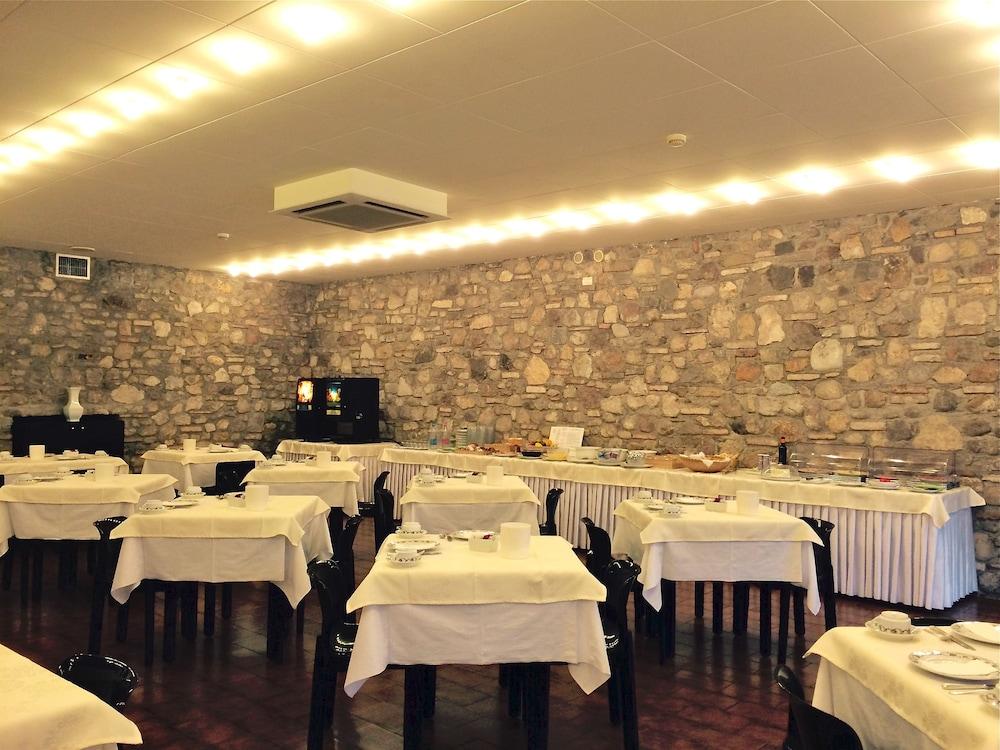 Hotel Piroscafo เดเซนซาโนเดลการ์ดา ภายนอก รูปภาพ