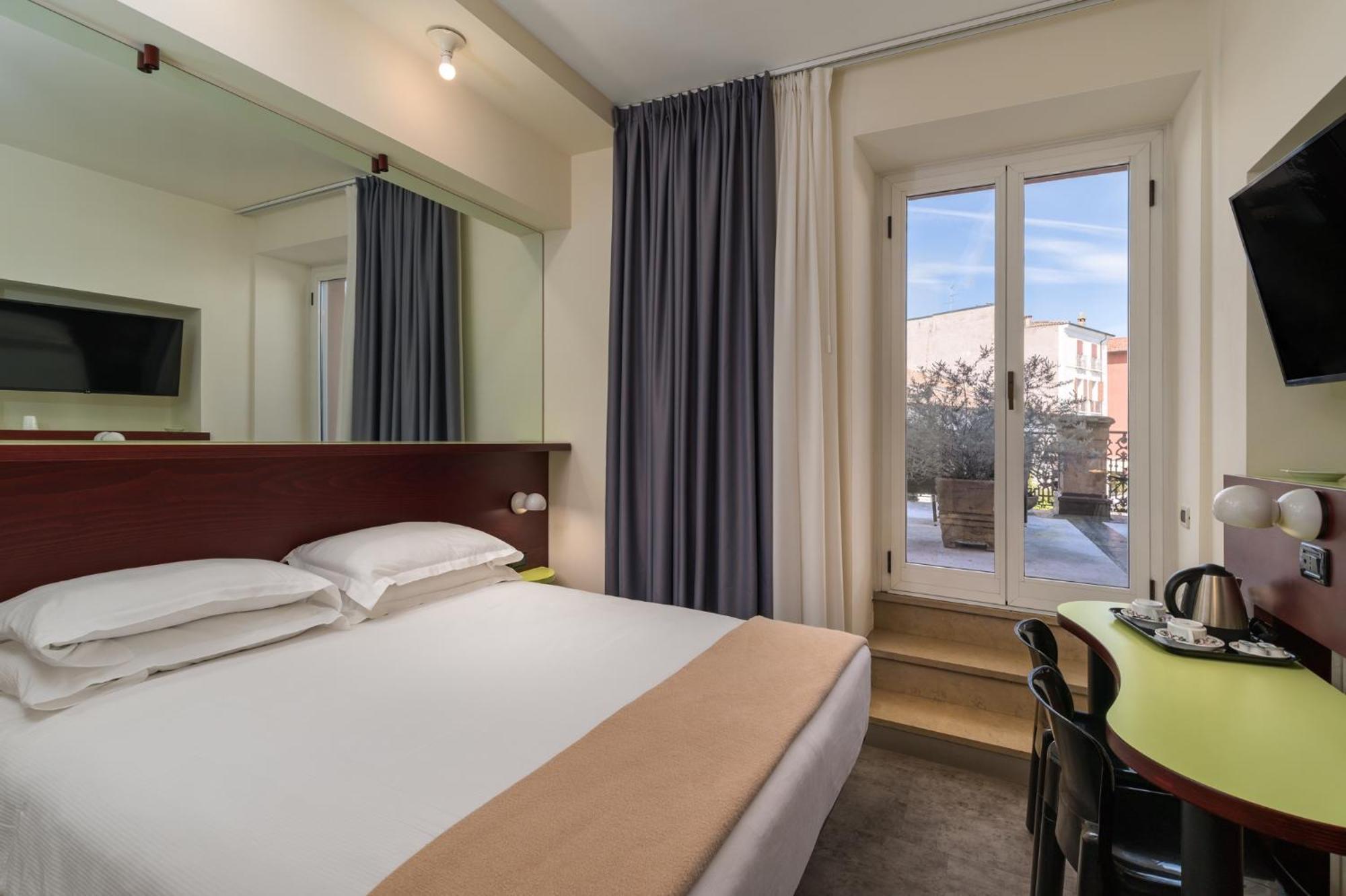 Hotel Piroscafo เดเซนซาโนเดลการ์ดา ภายนอก รูปภาพ